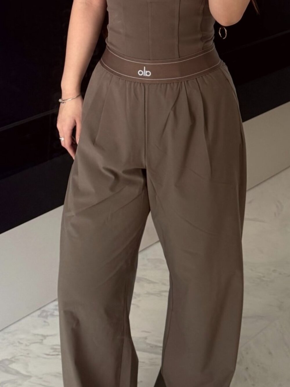 😉ALO Yoga Women's Straight Leg Pants (Regular XS) 😄 Espresso/Coffee Brown - Picture 7 of 7